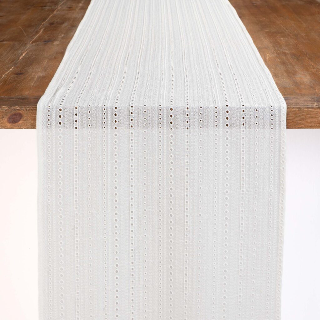 Clara Eyelet Runner